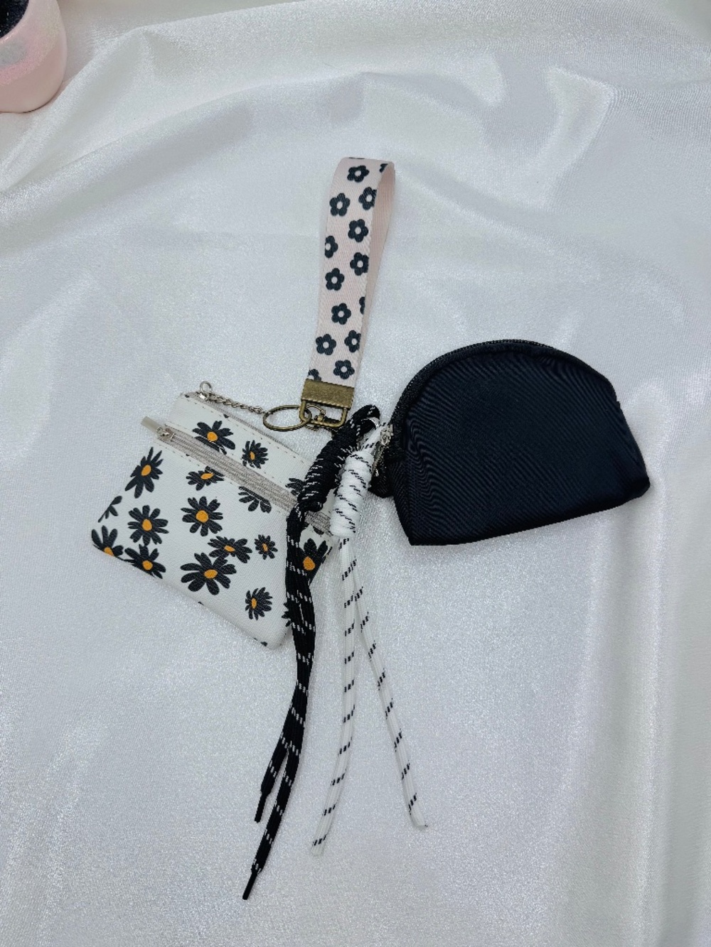 Black & White Daisy Wristlet Coin Purse Keychain